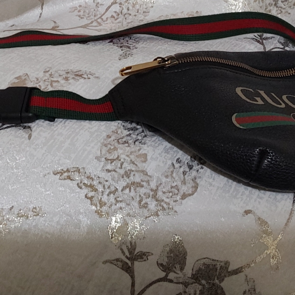 Gucci Black Leather Belt Bag with Sherrry Line Signature Strap Comes With COA - Picture 5 of 12
